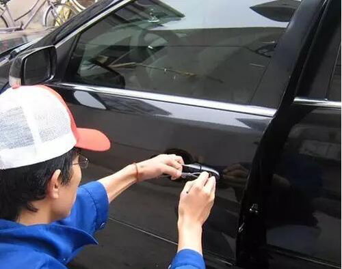 汽车开锁电话多少